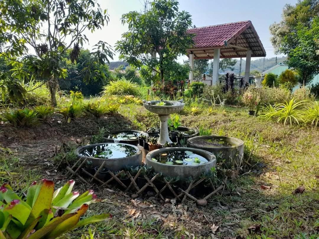 House In The Garden Ferienhaus Betong